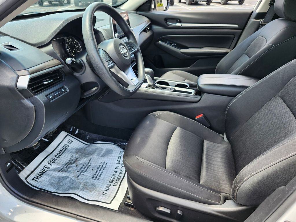 2023 Nissan Altima SV - Photo 9