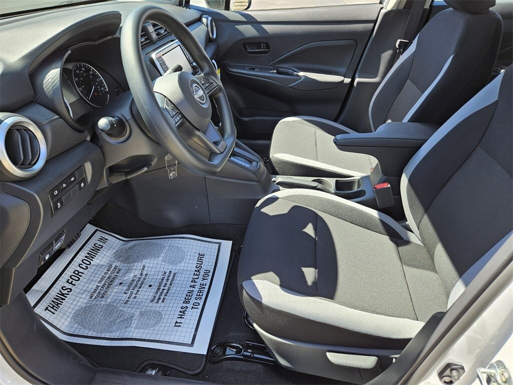 2025 Nissan Versa 1.6 S photo 4