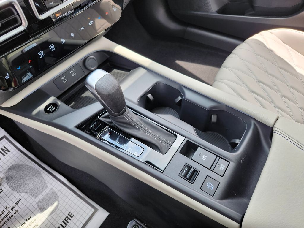 2026 Nissan Sentra SL - Photo 9