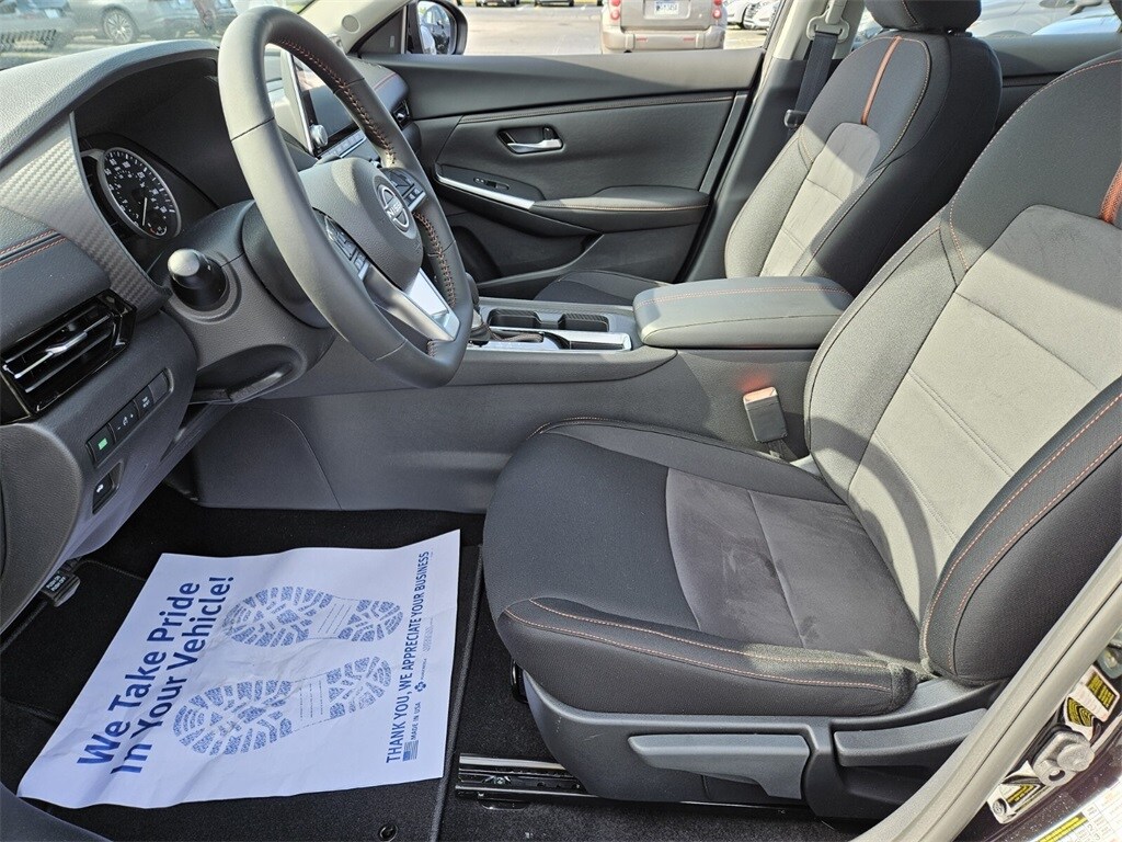 2025 Nissan Sentra SR photo 4