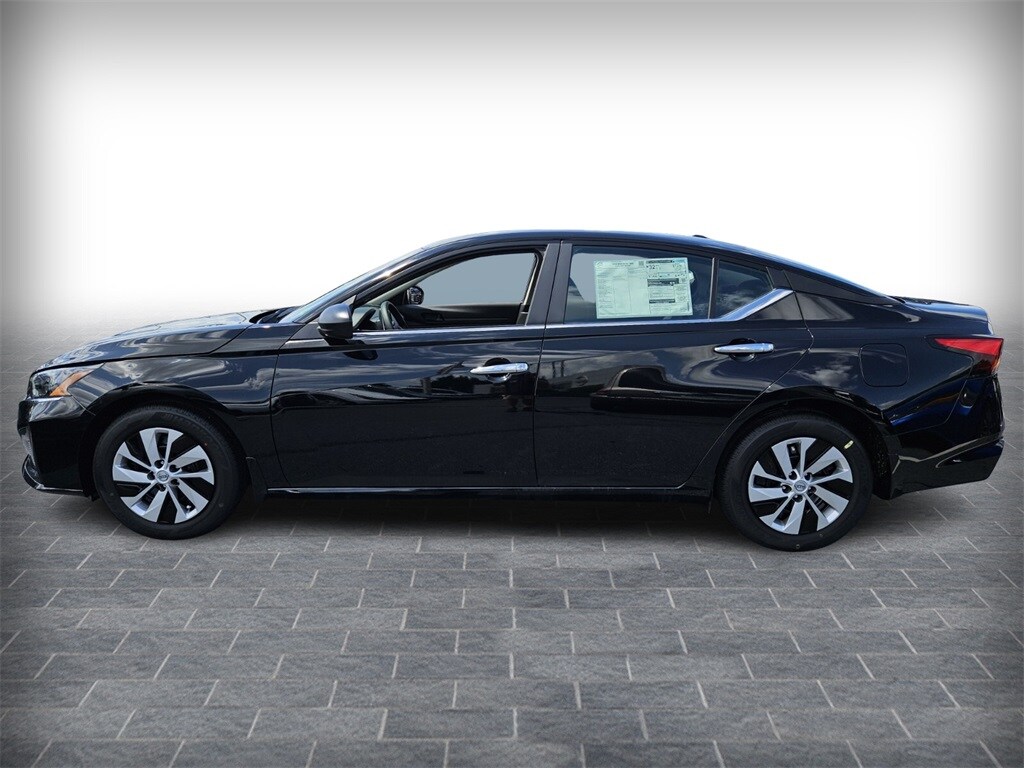 2025 Nissan Altima S photo 3