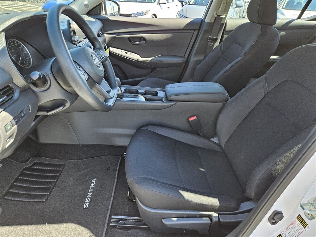 2025 Nissan Sentra SV photo 4