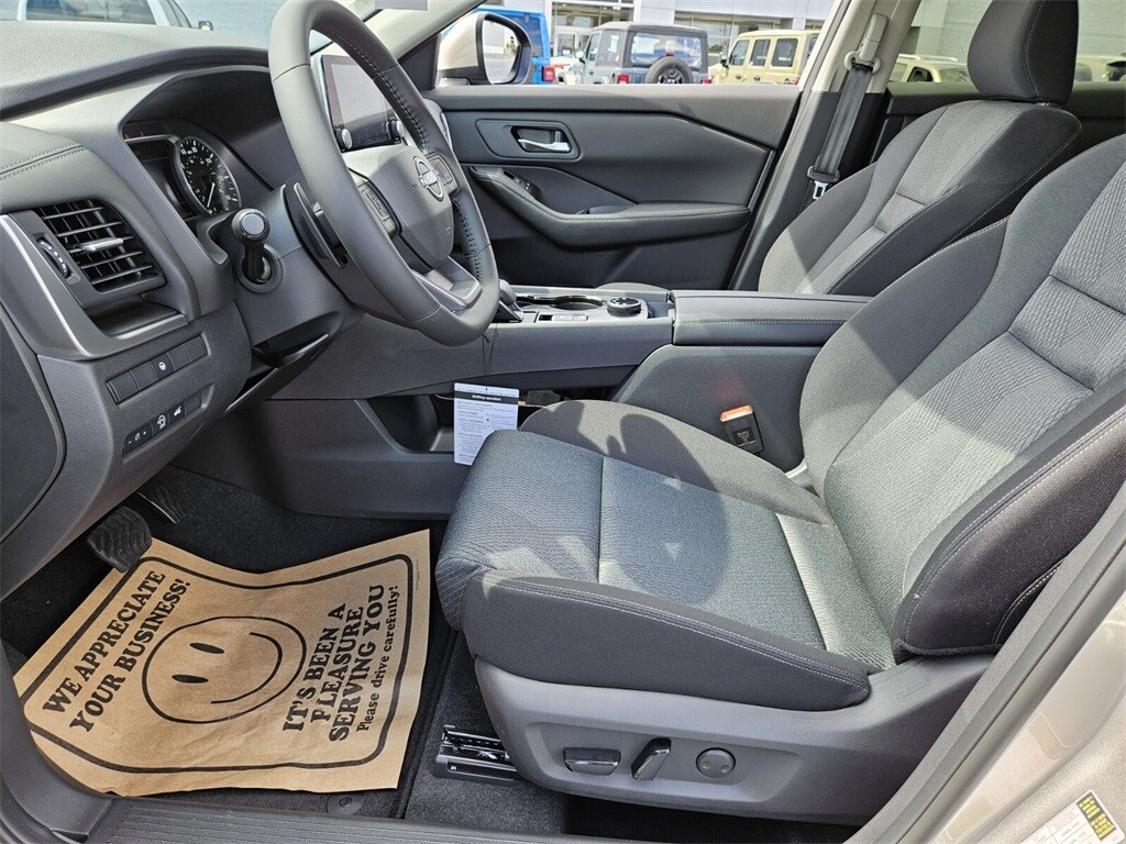 2026 Nissan Rogue SV photo 3