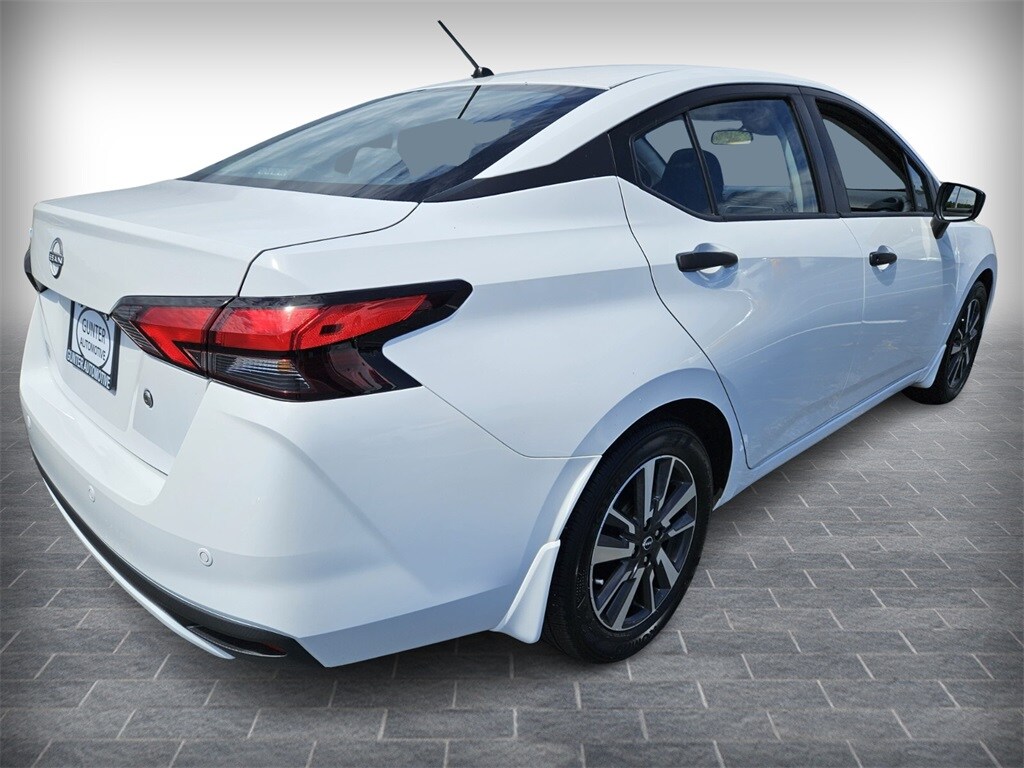 2025 Nissan Versa 1.6 SV photo 3
