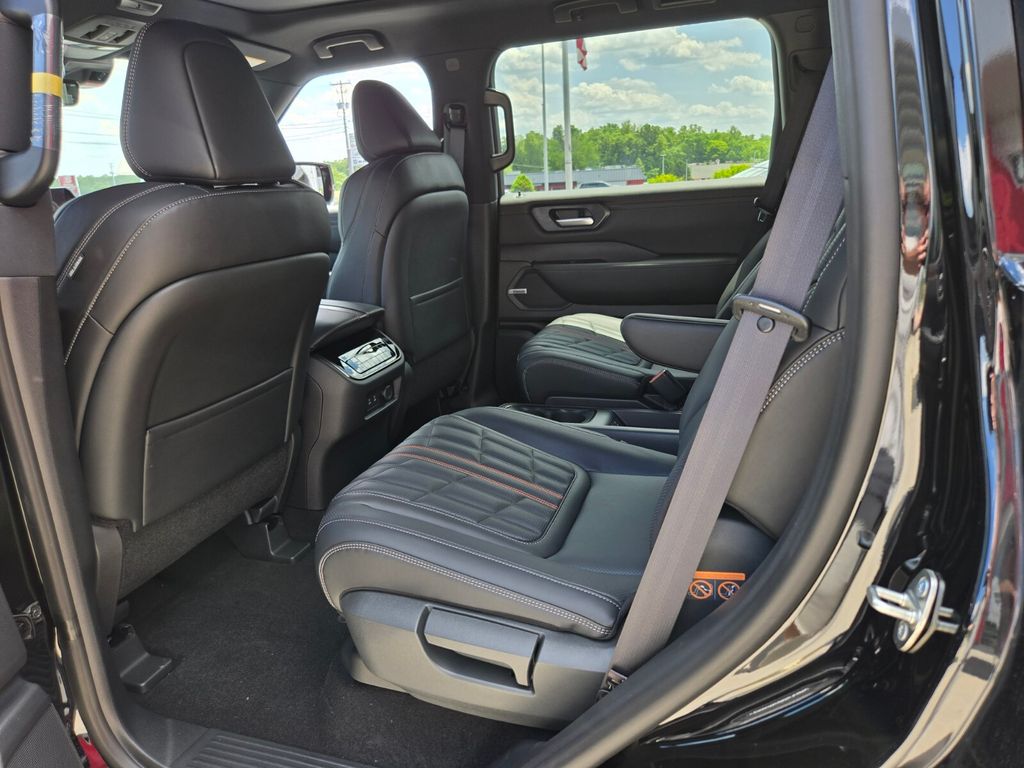 2026 Nissan Armada PRO-4X - Photo 6