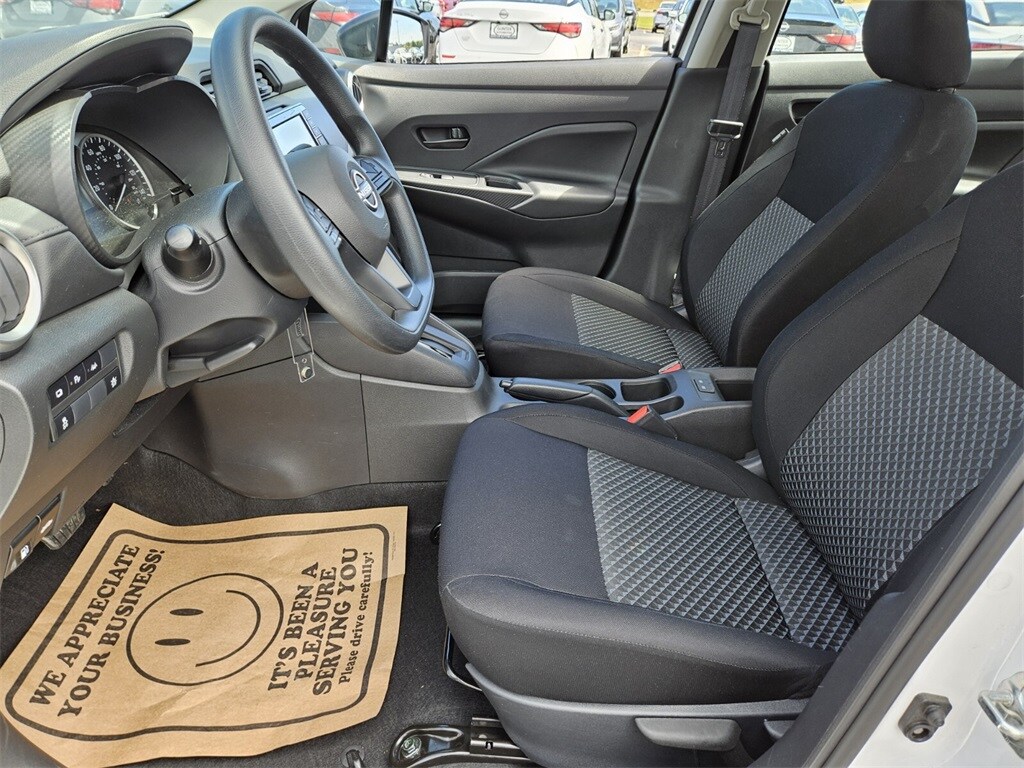 2025 Nissan Versa 1.6 SV photo 4