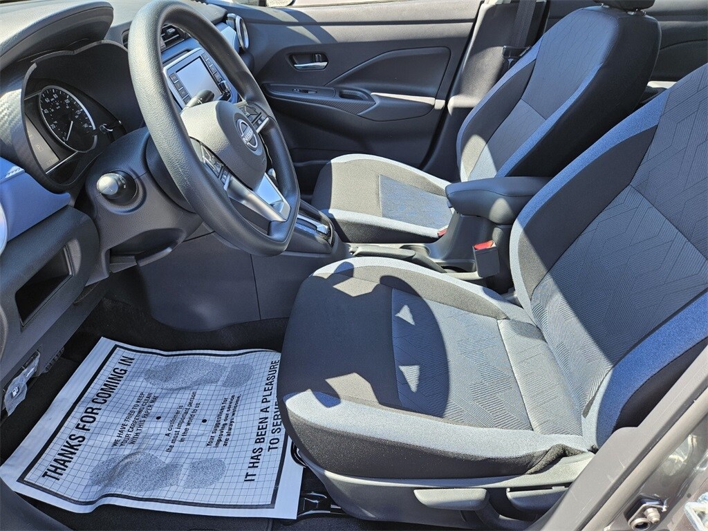 2025 Nissan Versa 1.6 SV photo 4