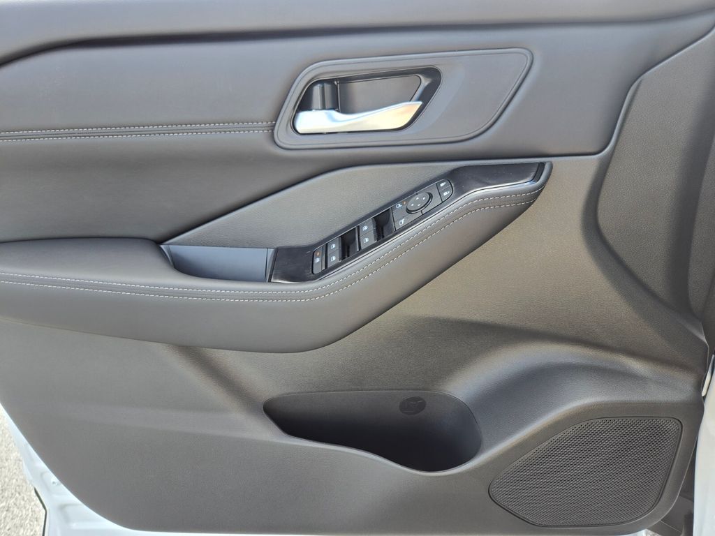 2026 Nissan Rogue Platinum - Photo 13