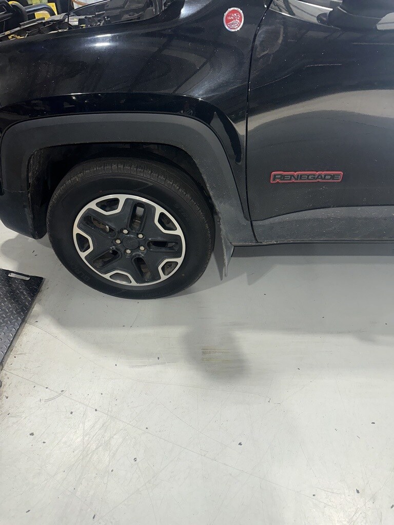 2017 Jeep Renegade Trailhawk photo 2