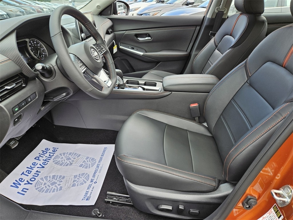 2025 Nissan Sentra SR photo 2