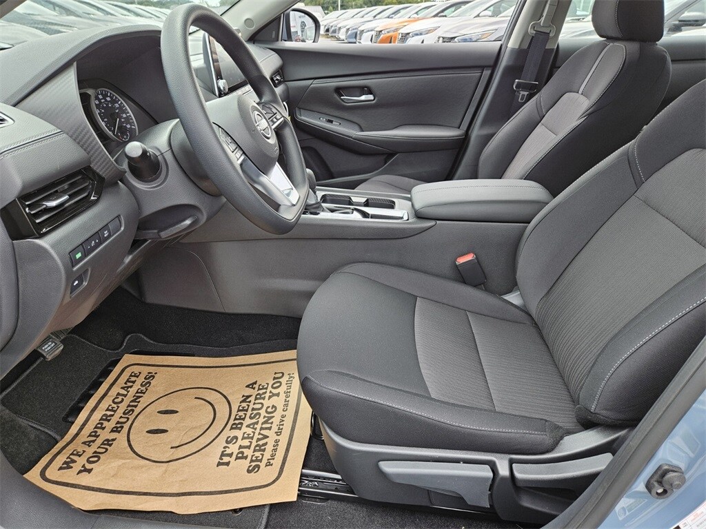 2025 Nissan Sentra SV photo 4