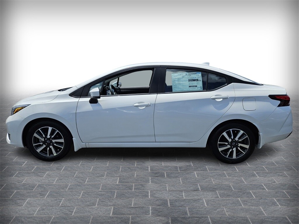 2025 Nissan Versa 1.6 SV photo 3