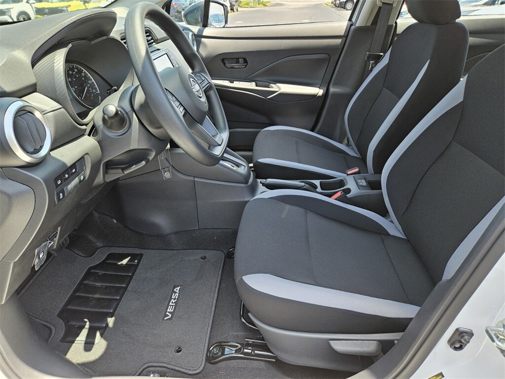 2025 Nissan Versa 1.6 S photo 4