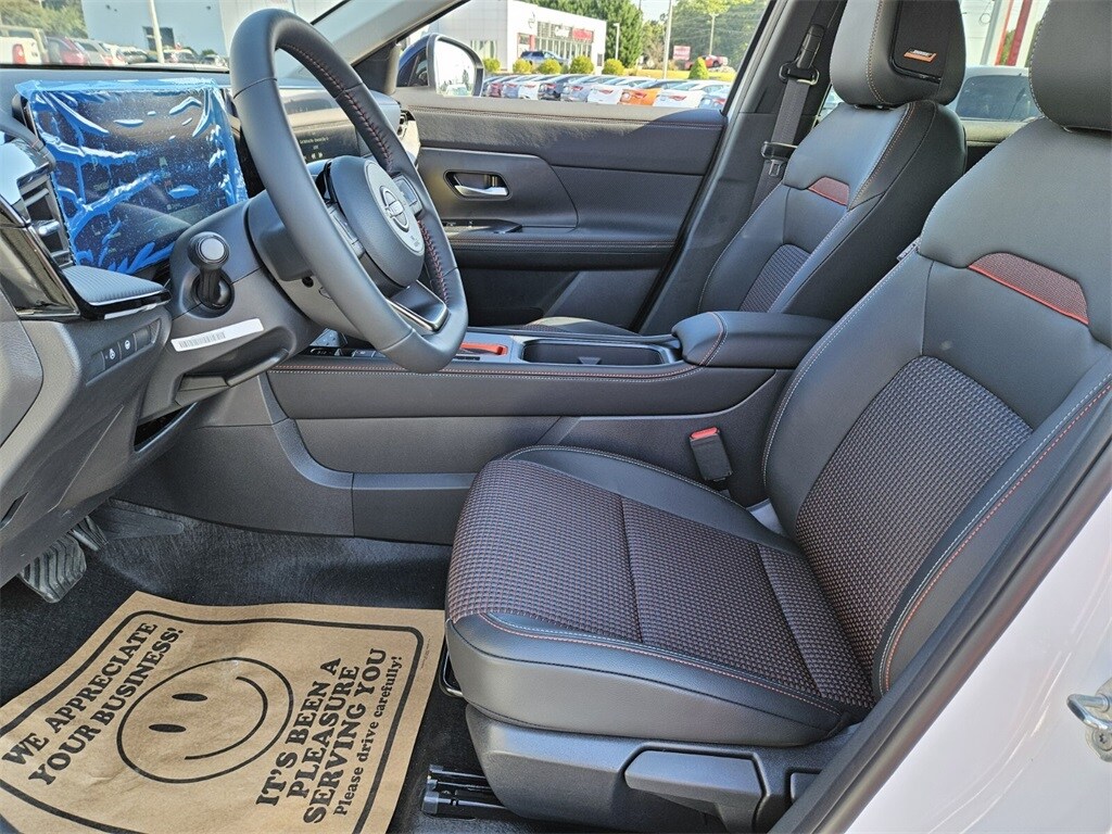 2025 Nissan Kicks SR photo 3