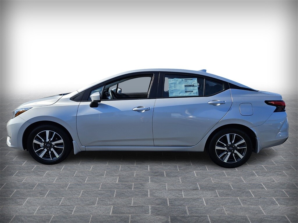 2025 Nissan Versa 1.6 SV photo 3