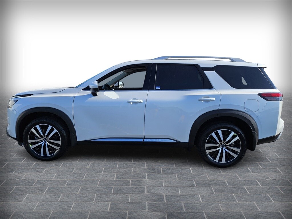2025 Nissan Pathfinder Platinum photo 3