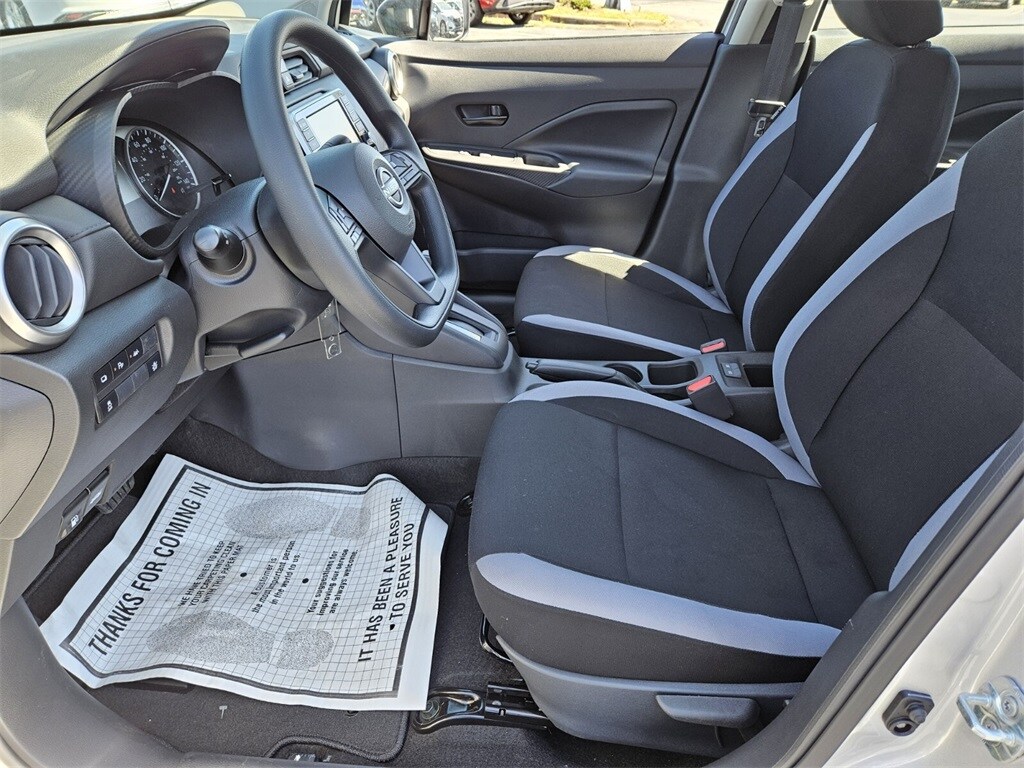 2025 Nissan Versa 1.6 S photo 4