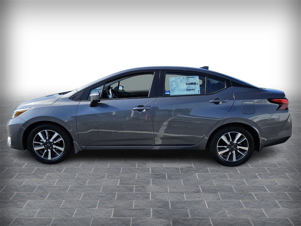 2025 Nissan Versa 1.6 SV photo 2
