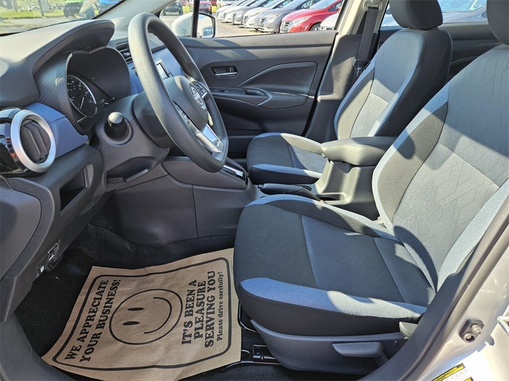 2025 Nissan Versa 1.6 SV photo 4