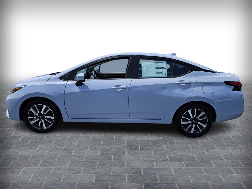 2025 Nissan Versa 1.6 SV photo 3