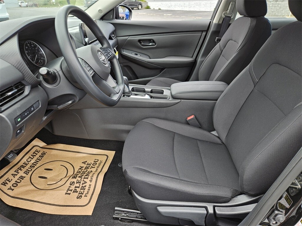2025 Nissan Versa 1.6 S photo 3