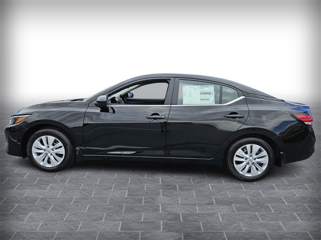 2025 Nissan Versa 1.6 S photo 2