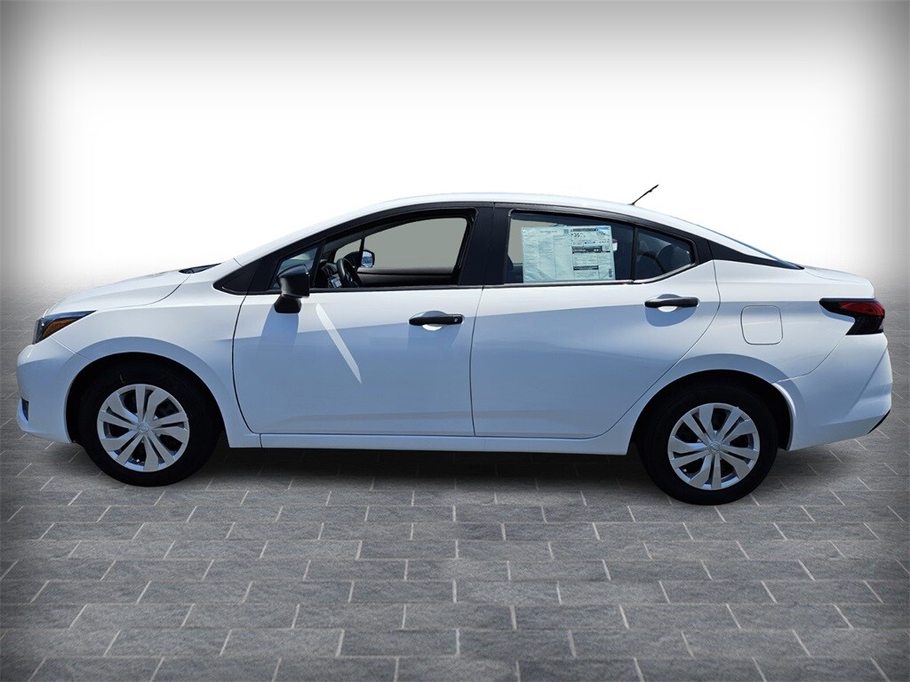 2025 Nissan Versa 1.6 S photo 3