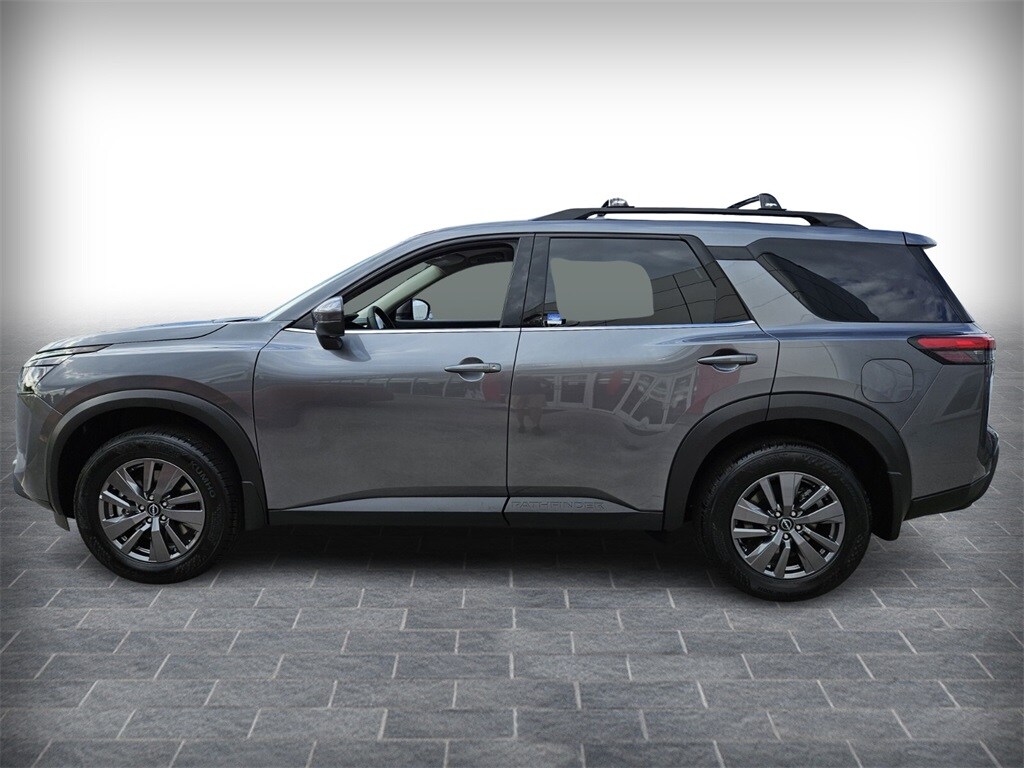 2025 Nissan Pathfinder SV photo 3