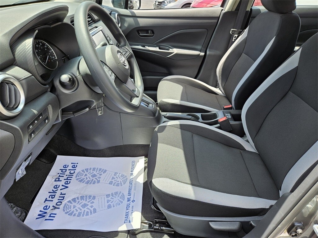 2025 Nissan Versa 1.6 S photo 4