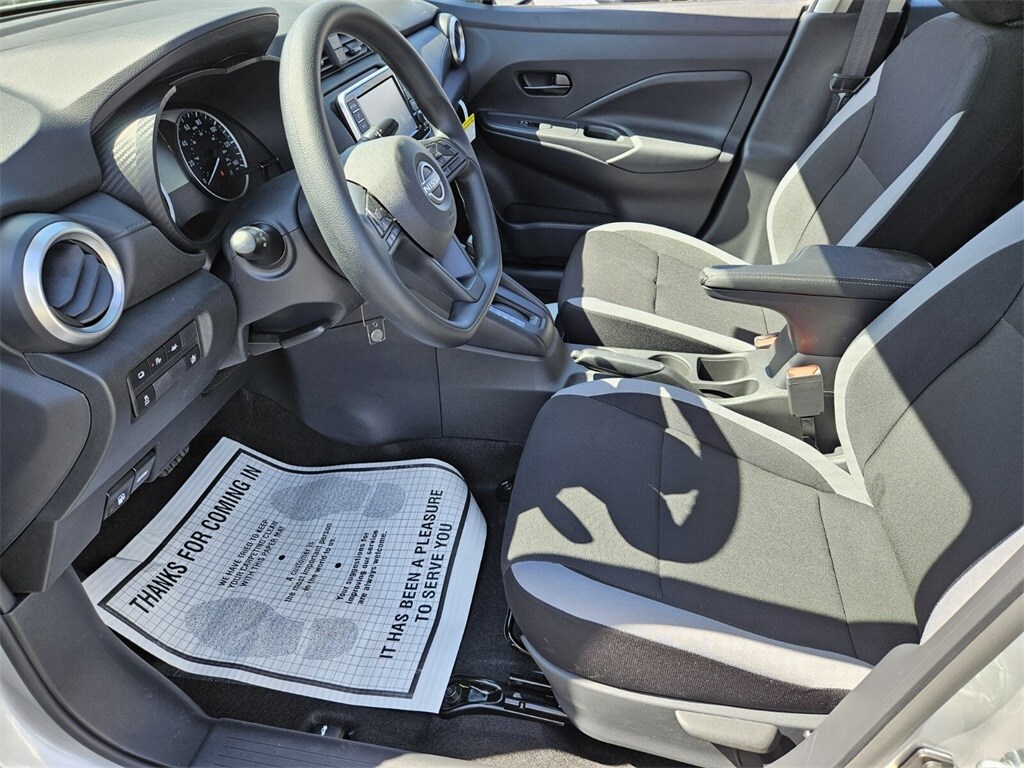 2025 Nissan Versa 1.6 S photo 4