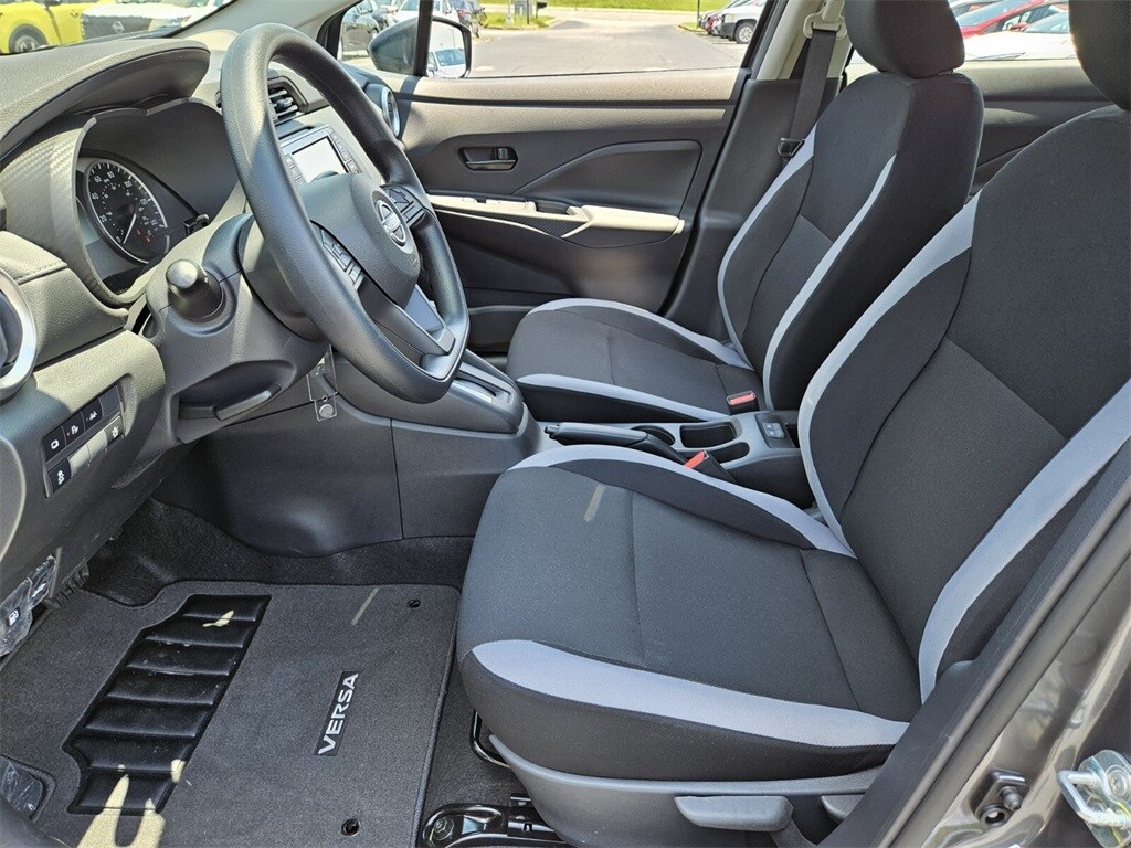 2025 Nissan Versa 1.6 S photo 4