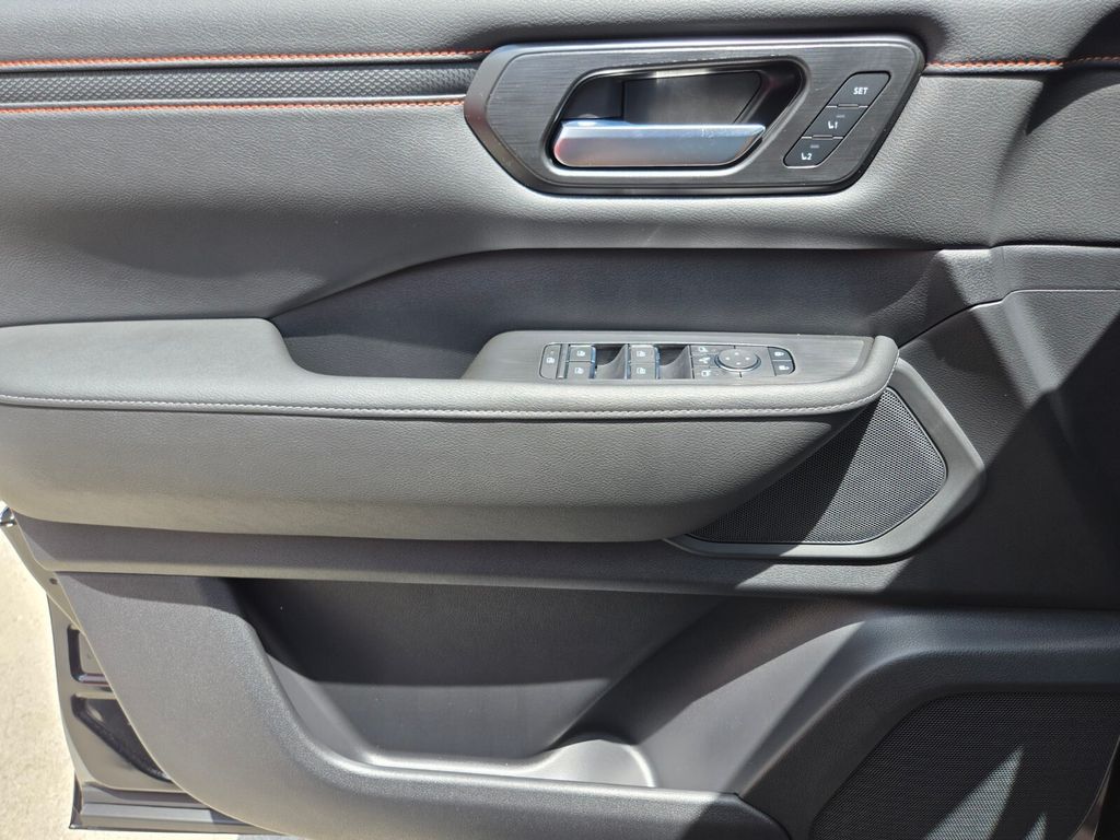 2026 Nissan Armada PRO-4X - Photo 13