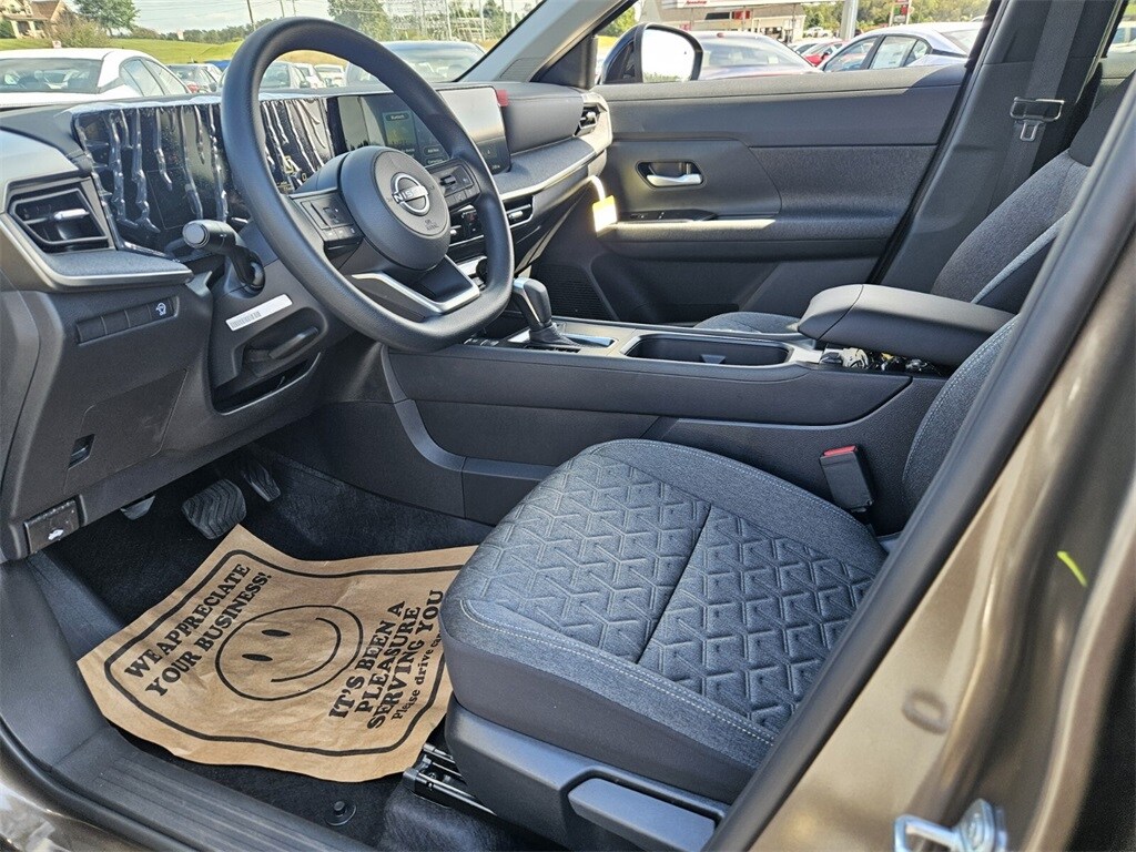 2026 Nissan Kicks SV photo 4