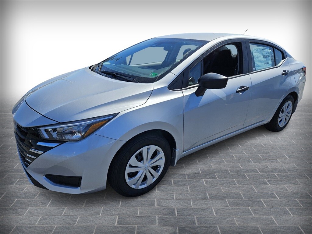 2025 Nissan Versa 1.6 S photo 2