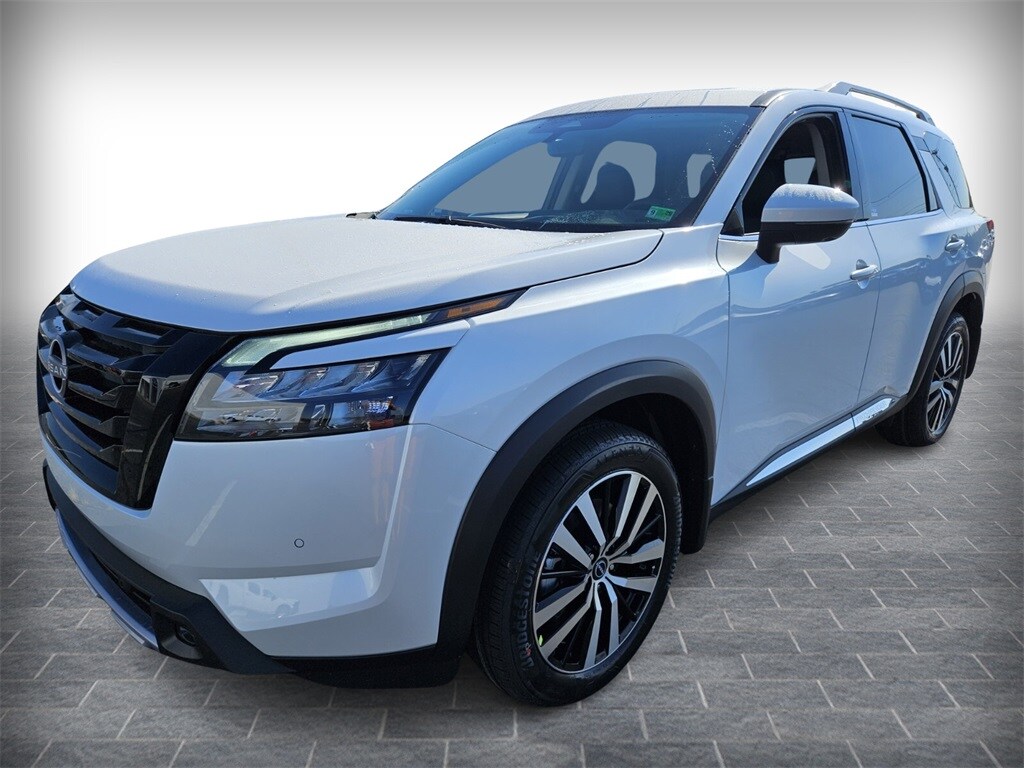 2025 Nissan Pathfinder Platinum photo 2
