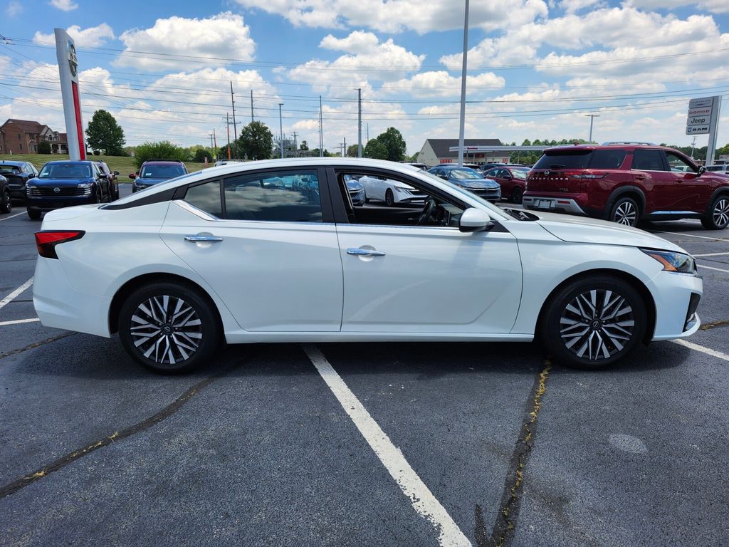 2023 Nissan Altima SV - Photo 7