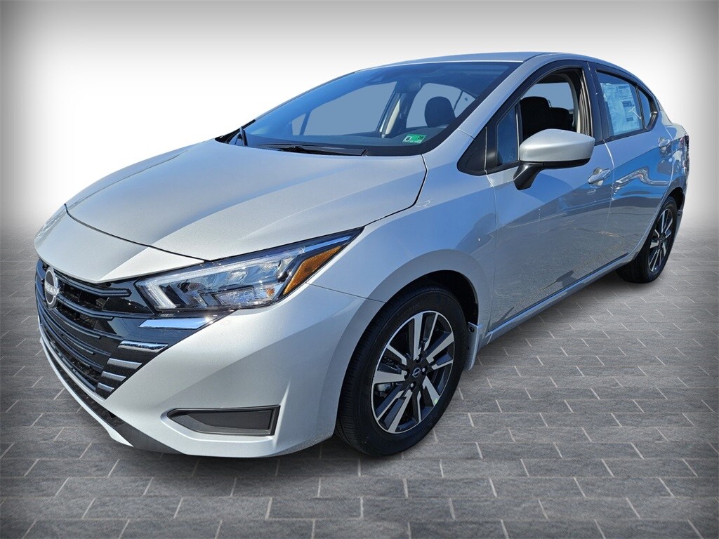 2025 Nissan Versa 1.6 SV photo 2