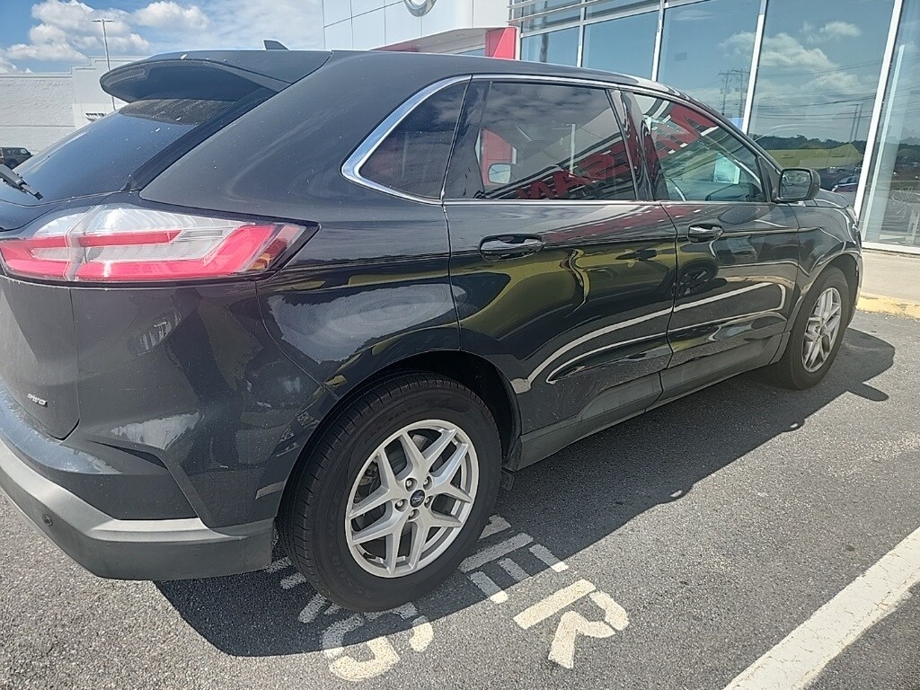 2021 Ford Edge SEL photo 3