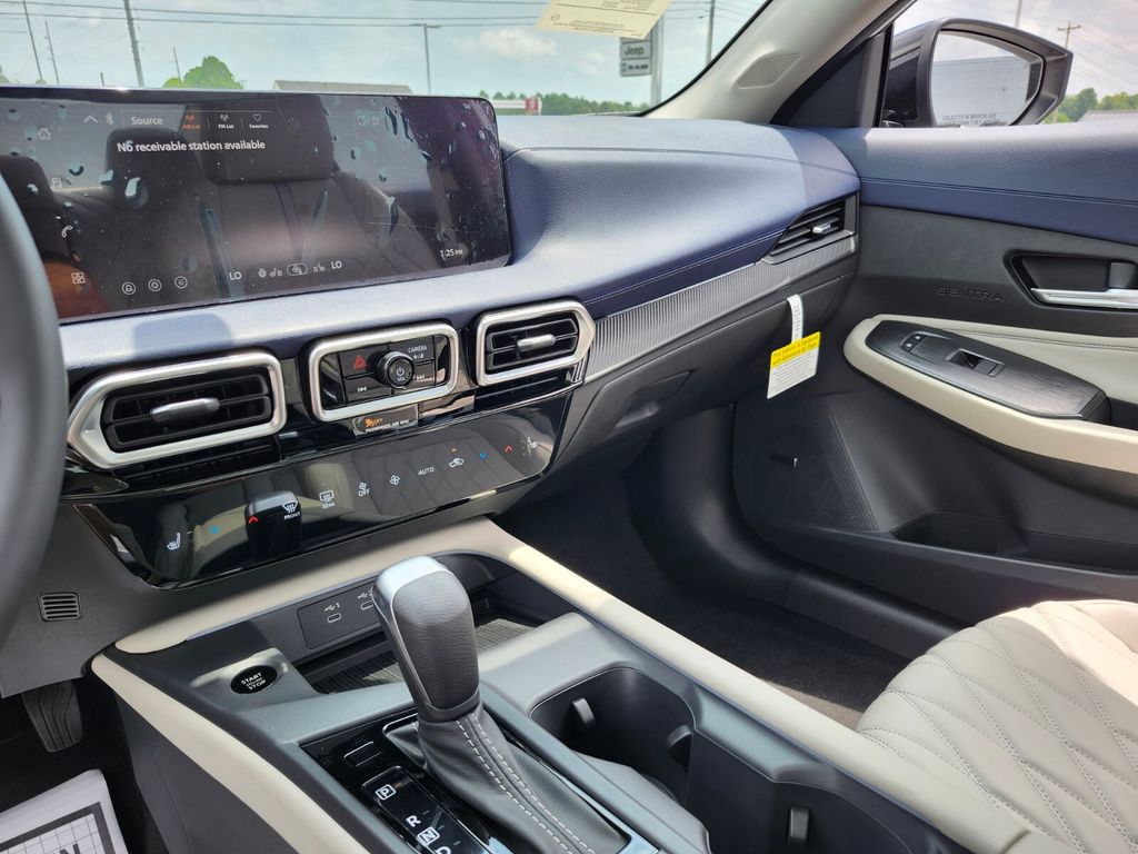 2026 Nissan Sentra SL - Photo 8