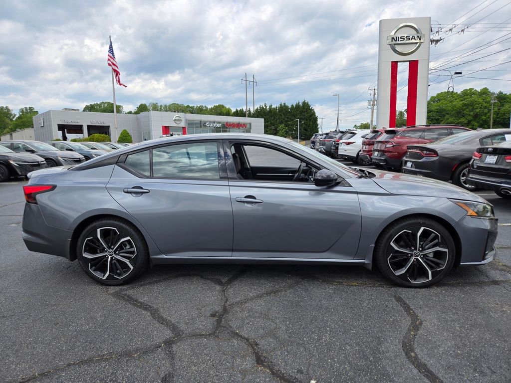 2023 Nissan Altima SR - Photo 6