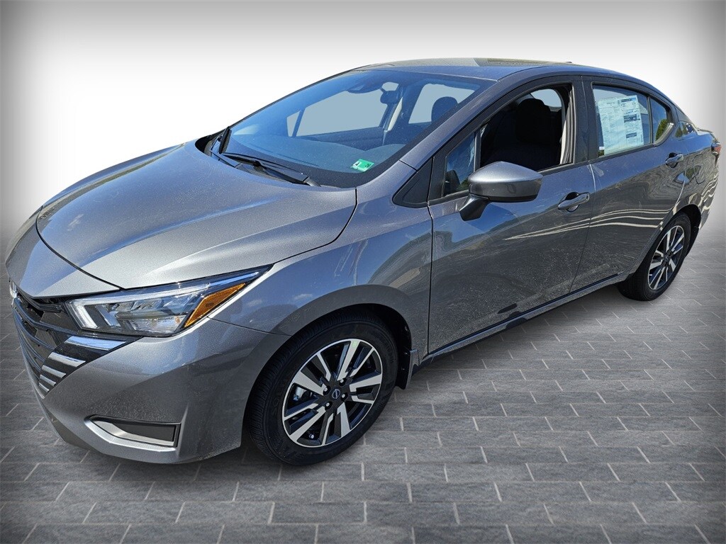 2025 Nissan Versa 1.6 SV photo 2