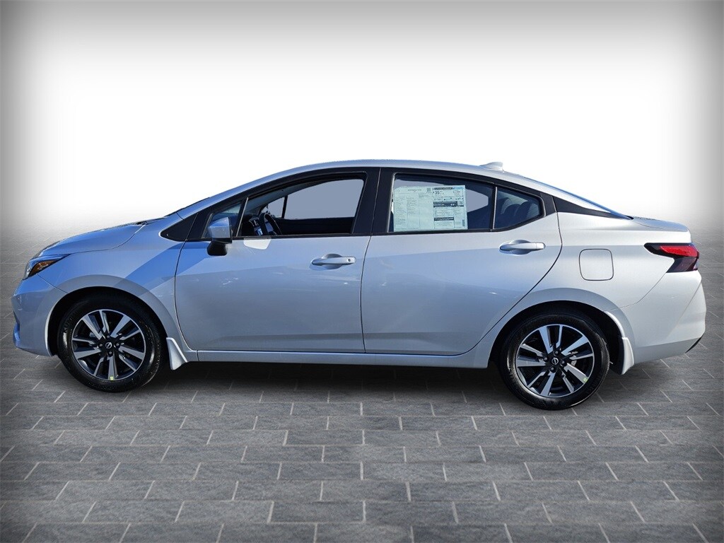2025 Nissan Versa 1.6 SV photo 2