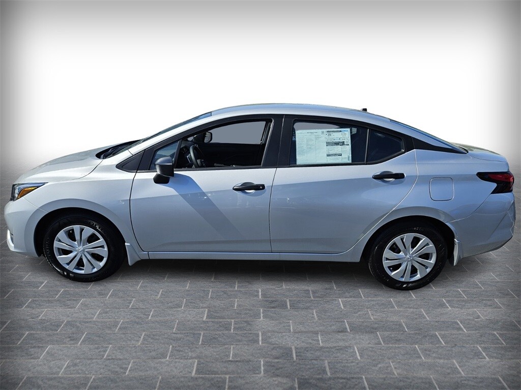2025 Nissan Versa 1.6 S photo 3