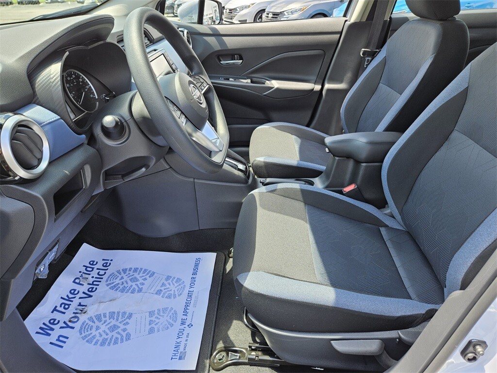 2025 Nissan Versa 1.6 SV photo 4