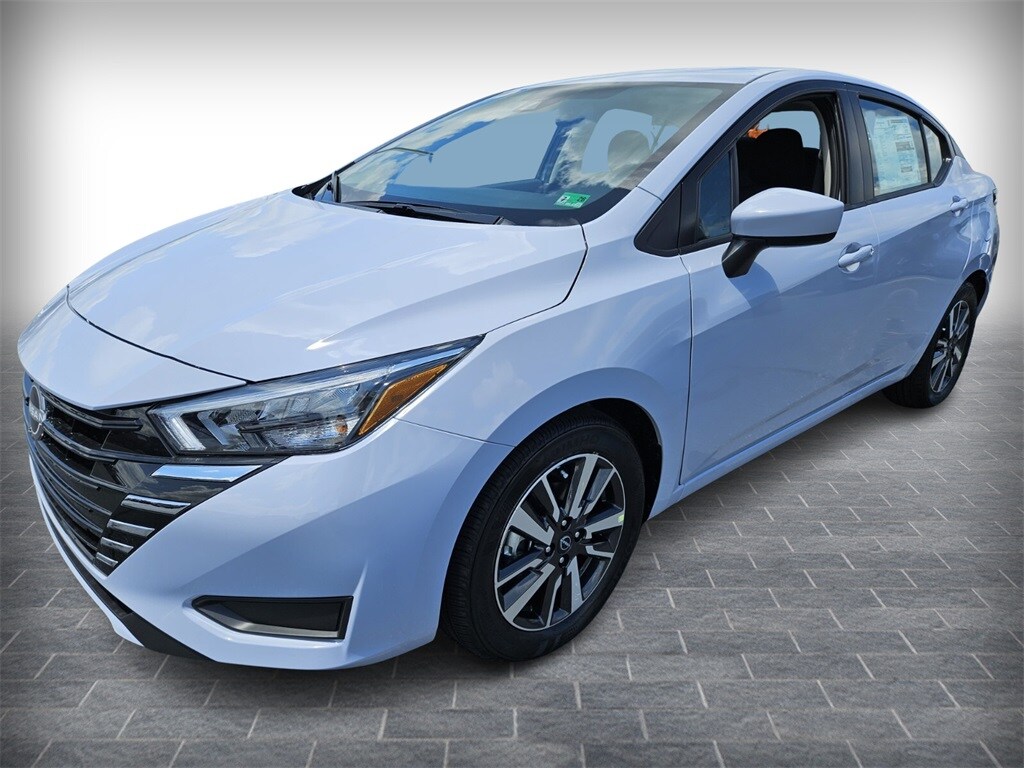 2025 Nissan Versa 1.6 SV photo 2