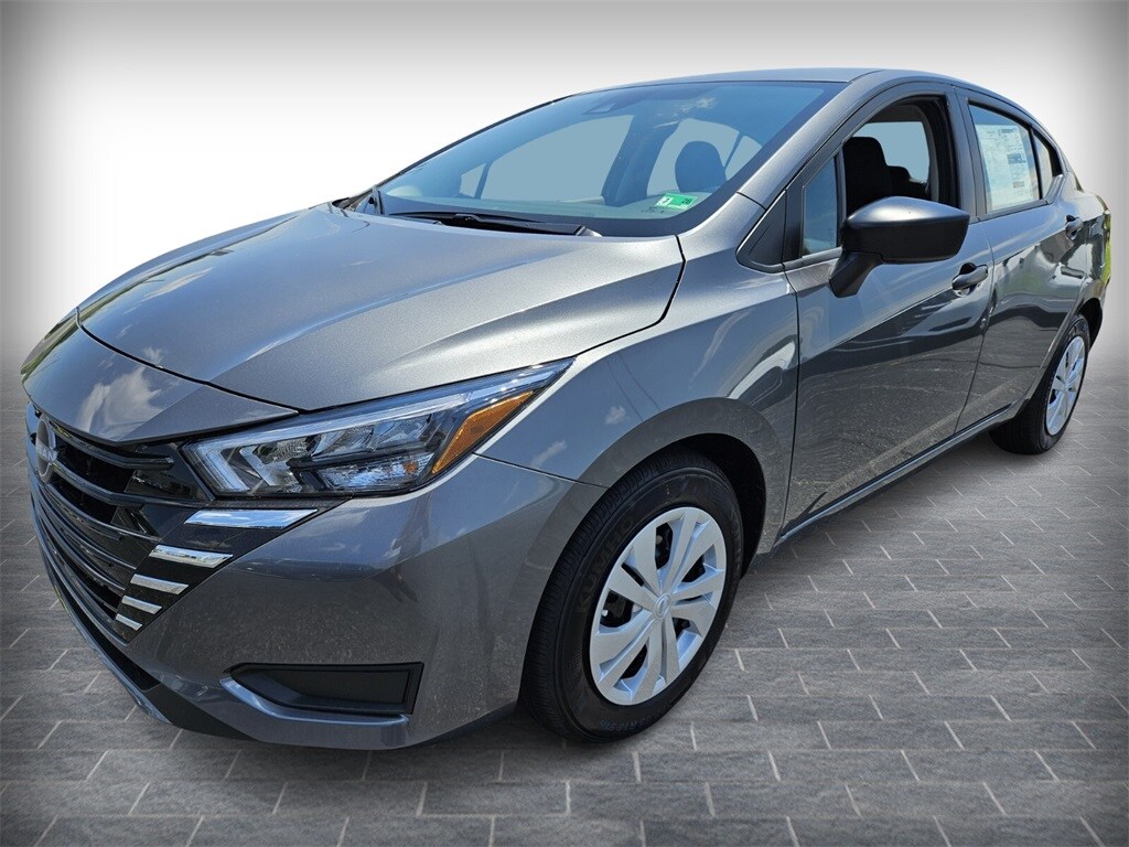 2025 Nissan Versa 1.6 S photo 2