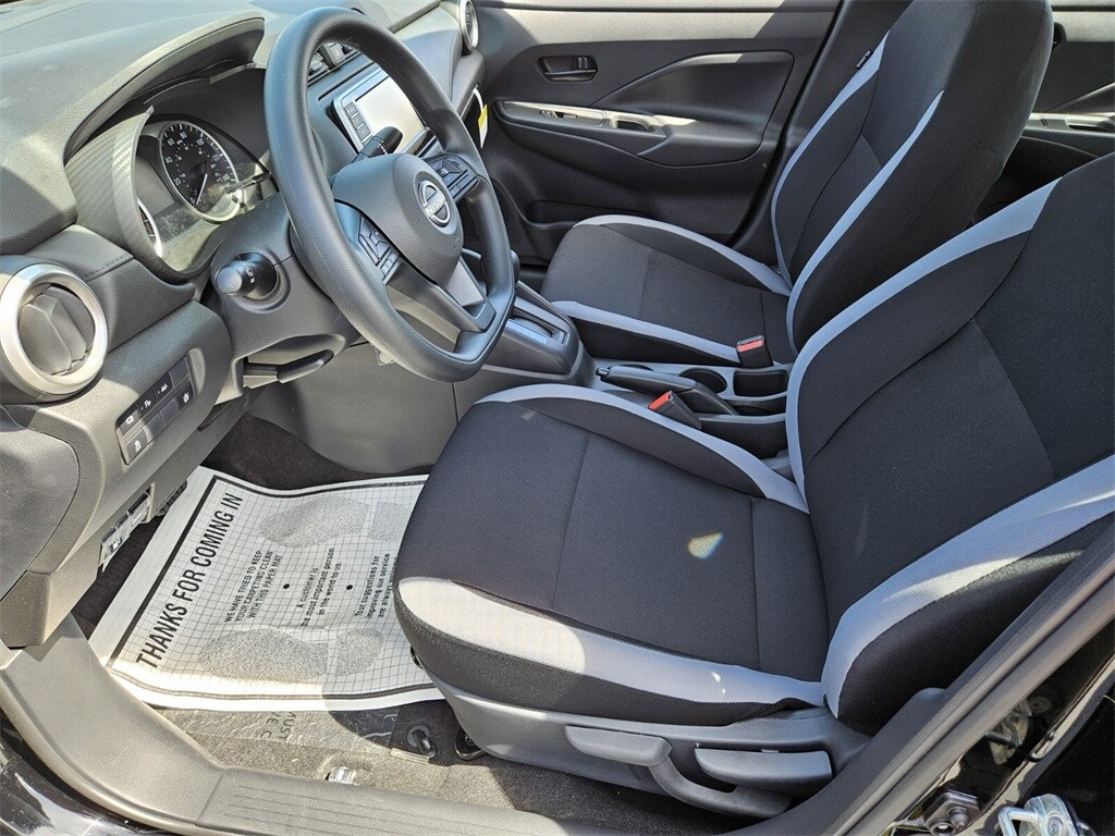 2025 Nissan Versa 1.6 S photo 4