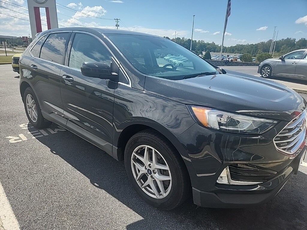 2021 Ford Edge SEL photo 2