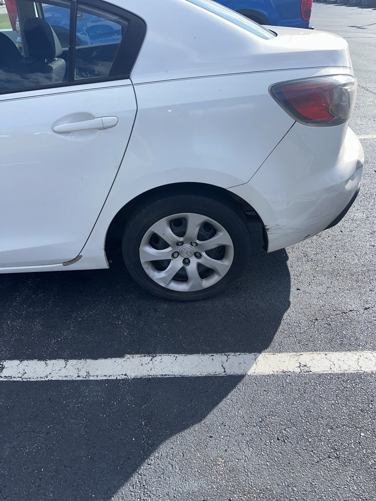 Used 2011 Mazda MAZDA3 i Sport with VIN JM1BL1UF8B1378469 for sale in Ridgeway, VA