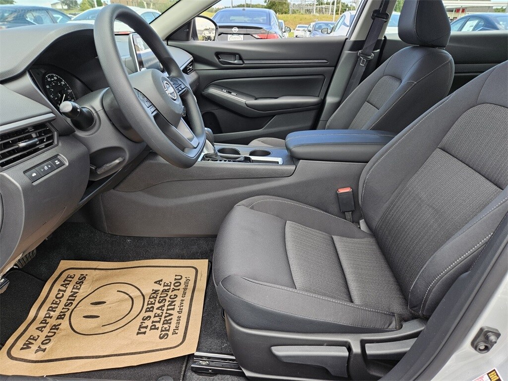 2025 Nissan Altima S photo 3